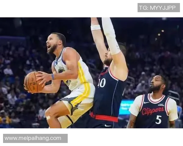 勇士再胜快船，取得季后赛第三场胜利，剑指总冠军