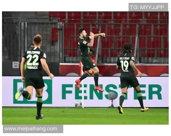 沙尔克04主场大败,汉堡德甲保级压力加大 沙尔克04主场大败,汉堡德甲保级压力加大